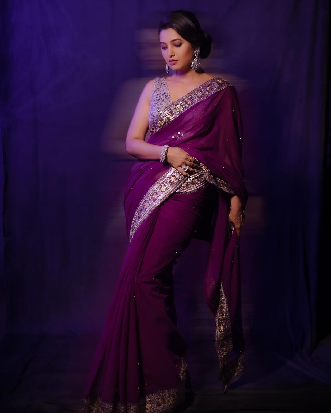 Marathi actress Prajakta Mali hot photoshoot in Yespoho saree